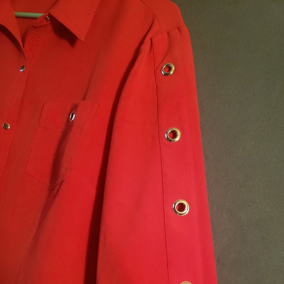 Womans Blouse - Picture 4 of 6